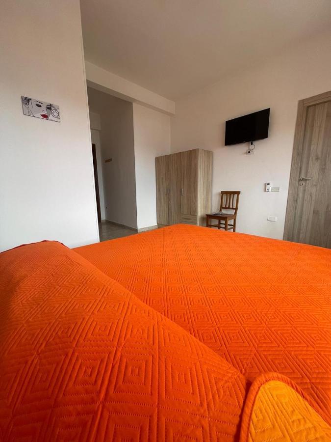 La Finestra Sul Mare B&B Crotone Exterior photo