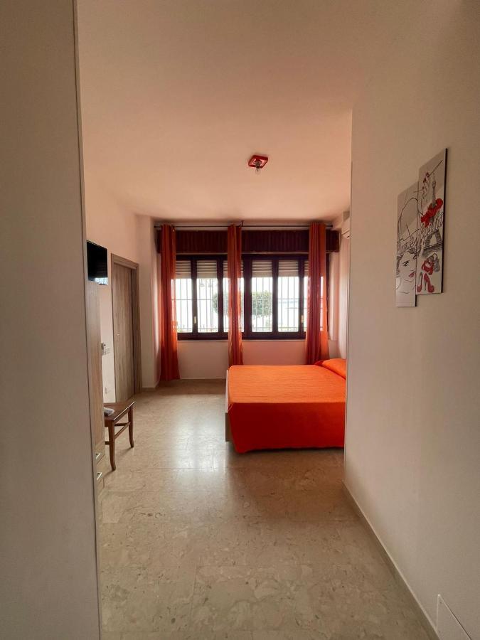La Finestra Sul Mare B&B Crotone Exterior photo