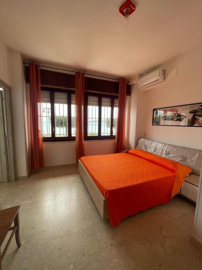 La Finestra Sul Mare B&B Crotone Exterior photo