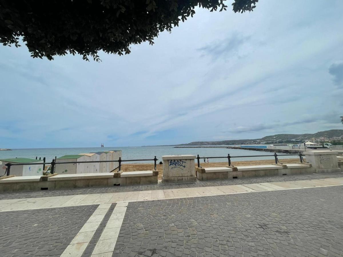 La Finestra Sul Mare B&B Crotone Exterior photo